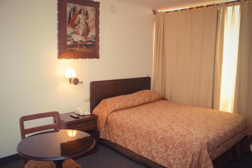 Venecia Hotel Carrion Trujillo Extérieur photo